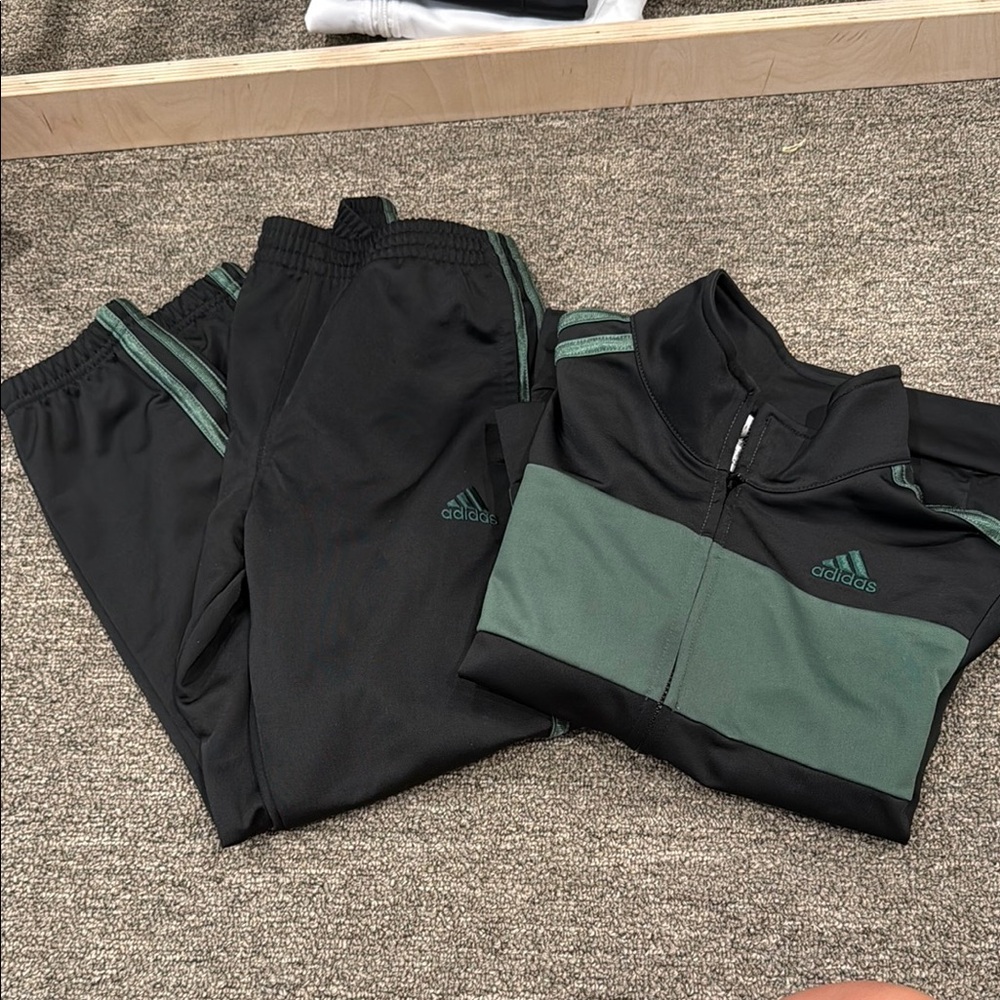 Adidas Black and Green Sweatpants Modern Sporty Design